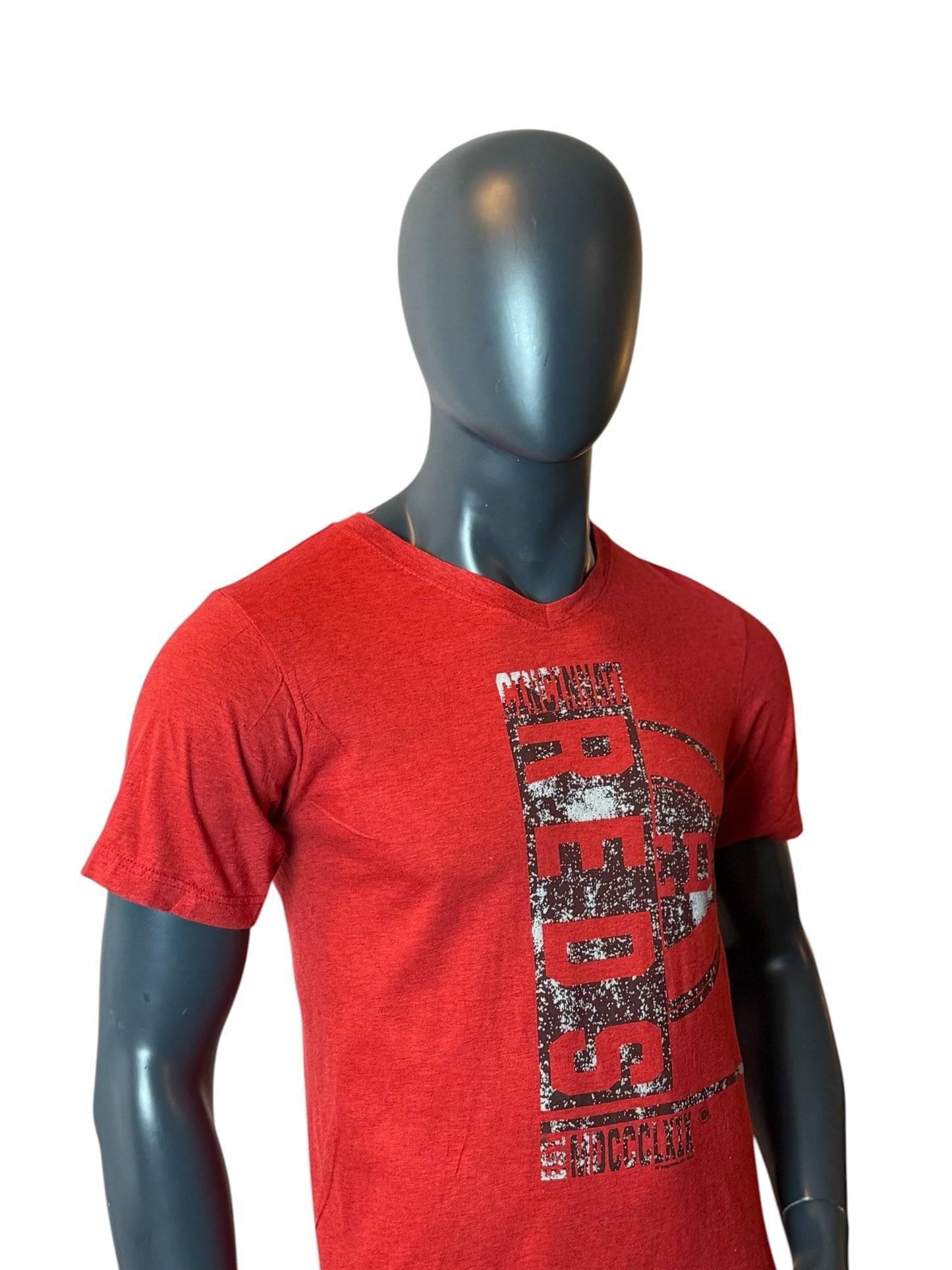Cincinnati Reds MLB T Shirt Red V Neck Baseball Graphic Tee Size M