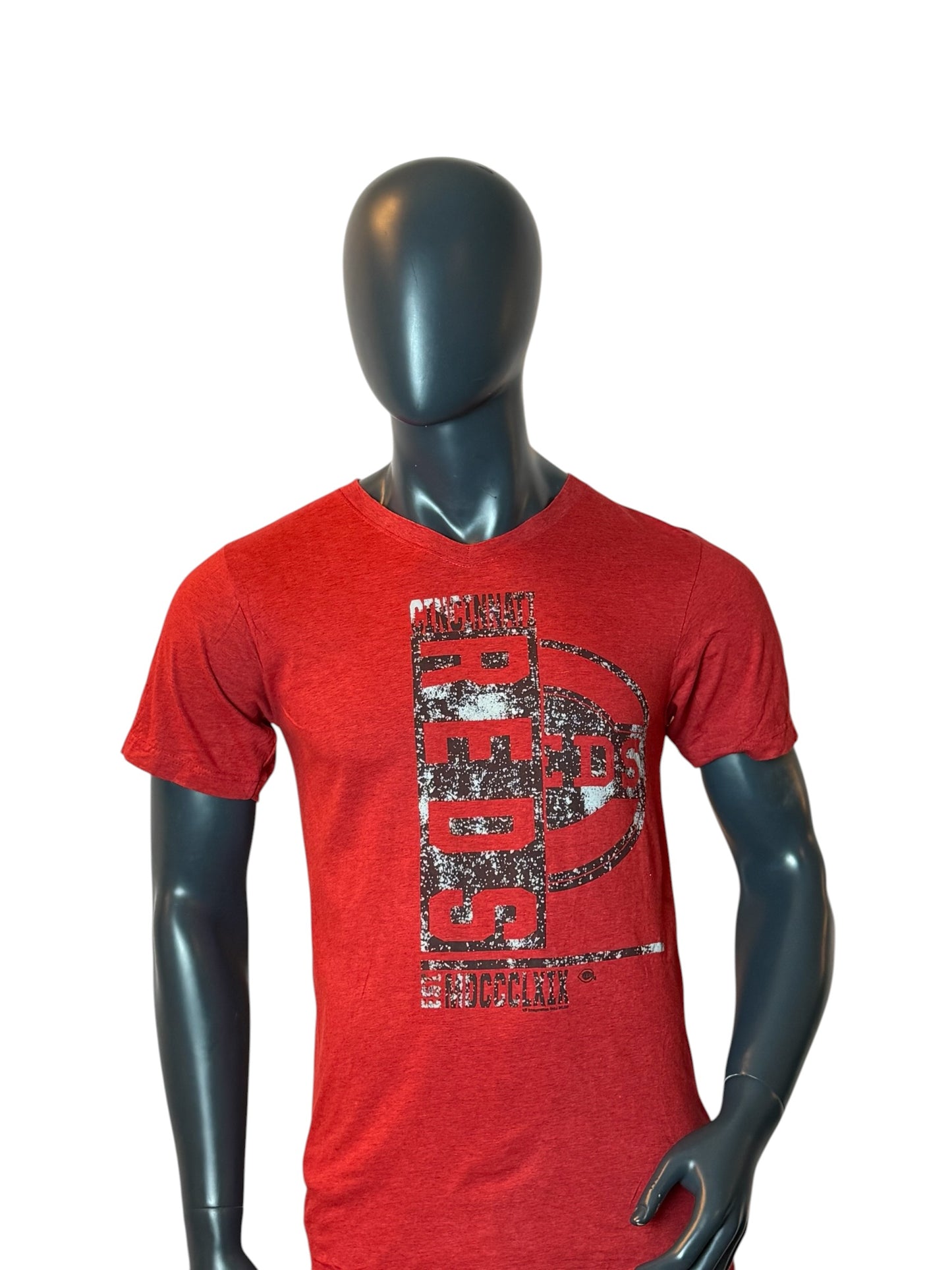 Cincinnati Reds MLB T Shirt Red V Neck Baseball Graphic Tee Size M