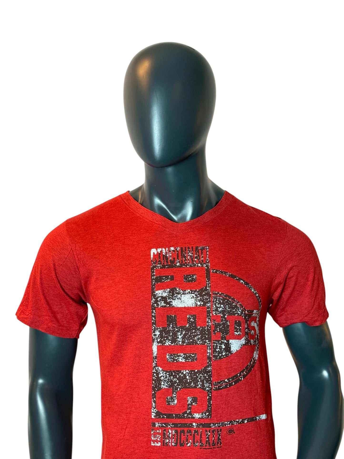 Cincinnati Reds MLB T Shirt Red V Neck Baseball Graphic Tee Size M