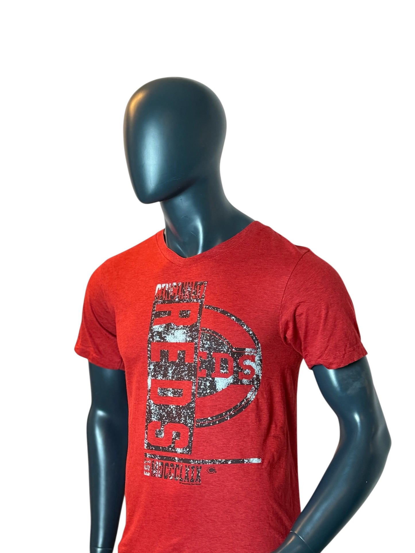 Cincinnati Reds MLB T Shirt Red V Neck Baseball Graphic Tee Size M